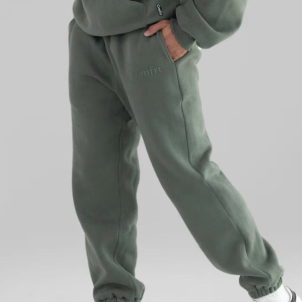 Comfrt  Standard Sweatpants